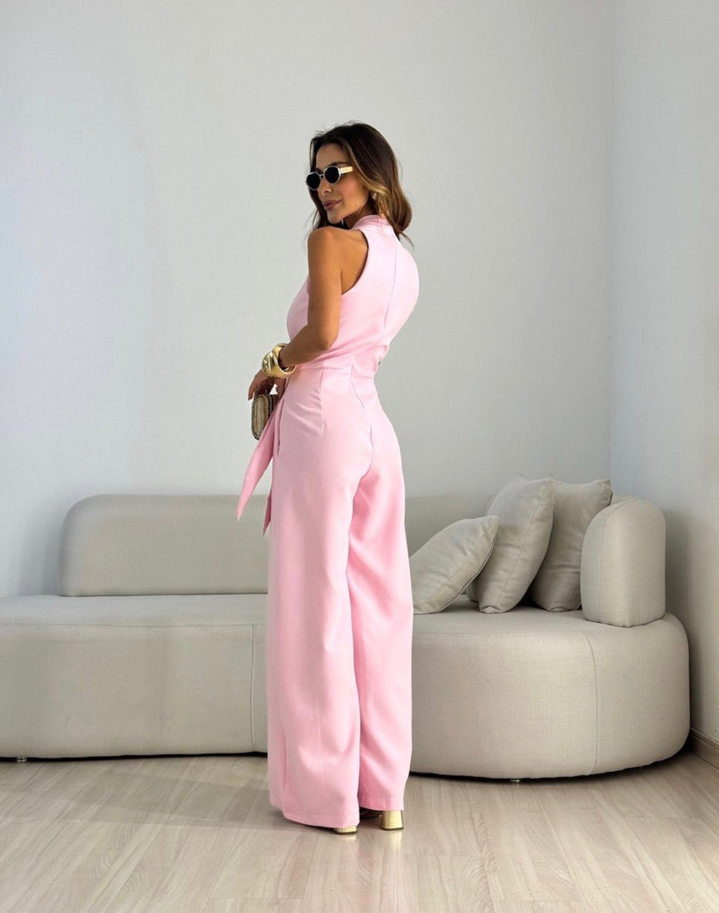 Xiomara | Mono Elegante con Lazo al Frente