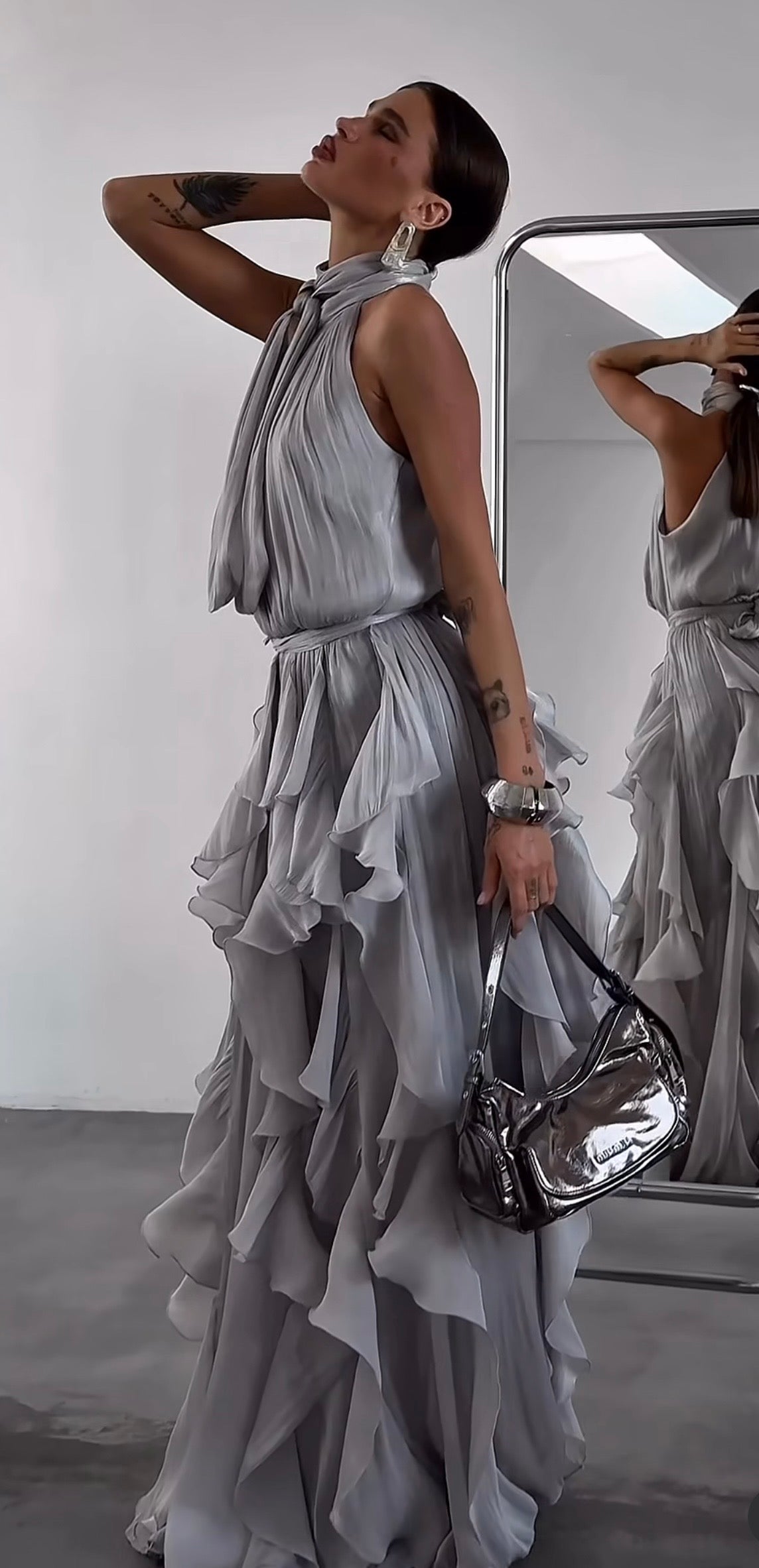 Yarelis | Vestido Maxi con Volantes y Cuello Halter