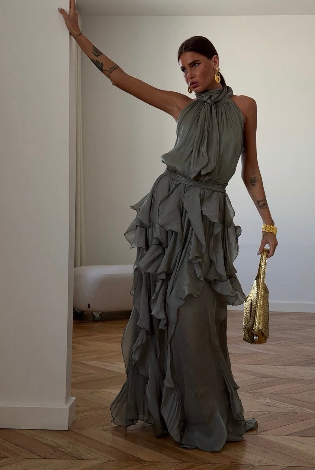 Yarelis | Vestido Maxi con Volantes y Cuello Halter