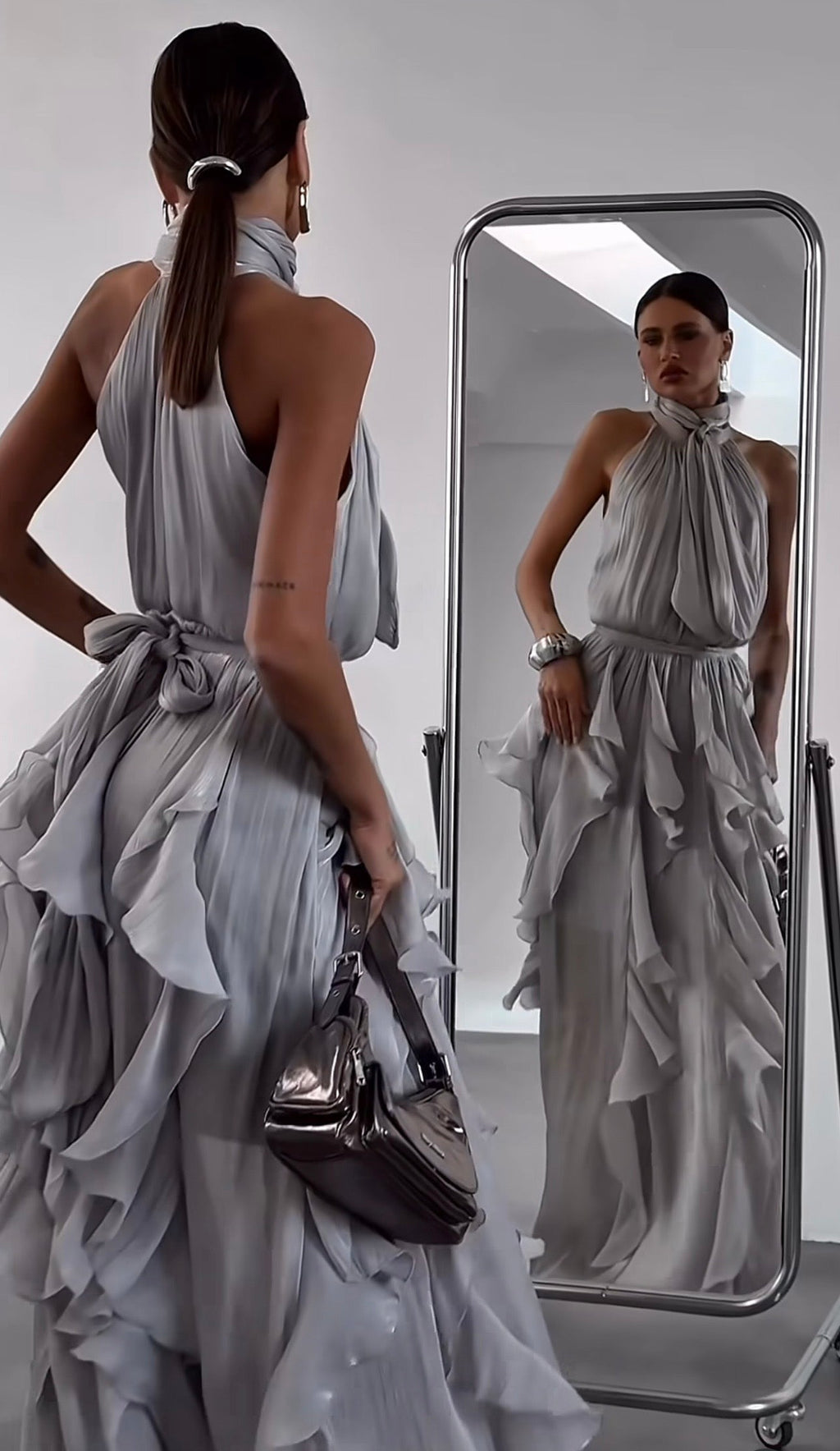 Yarelis | Vestido Maxi con Volantes y Cuello Halter
